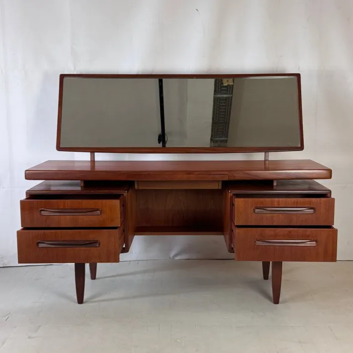 Pamono Vintage Teak Fresco Dresser by Viktor Wilkins for G-Plan, 1960s Hot