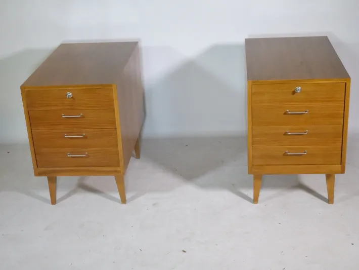 Pamono Vintage Walnut Desk, 1960s Outlet