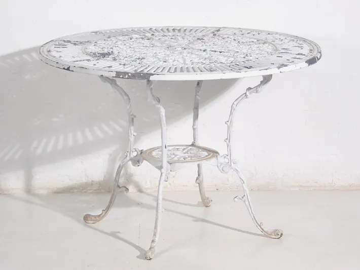 Pamono Vintage White Garden Table and Chairs, 1950, Set of 5 Best