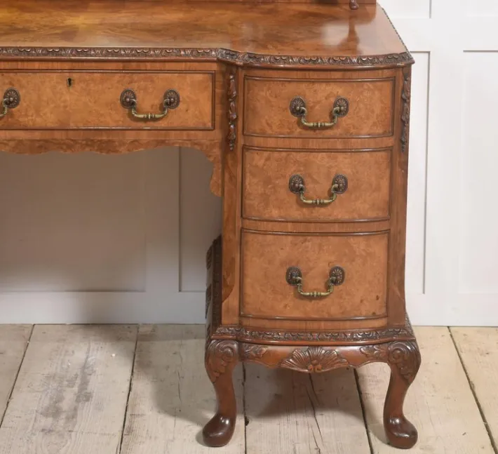 Pamono Walnut Dressing Table, 1890s Outlet