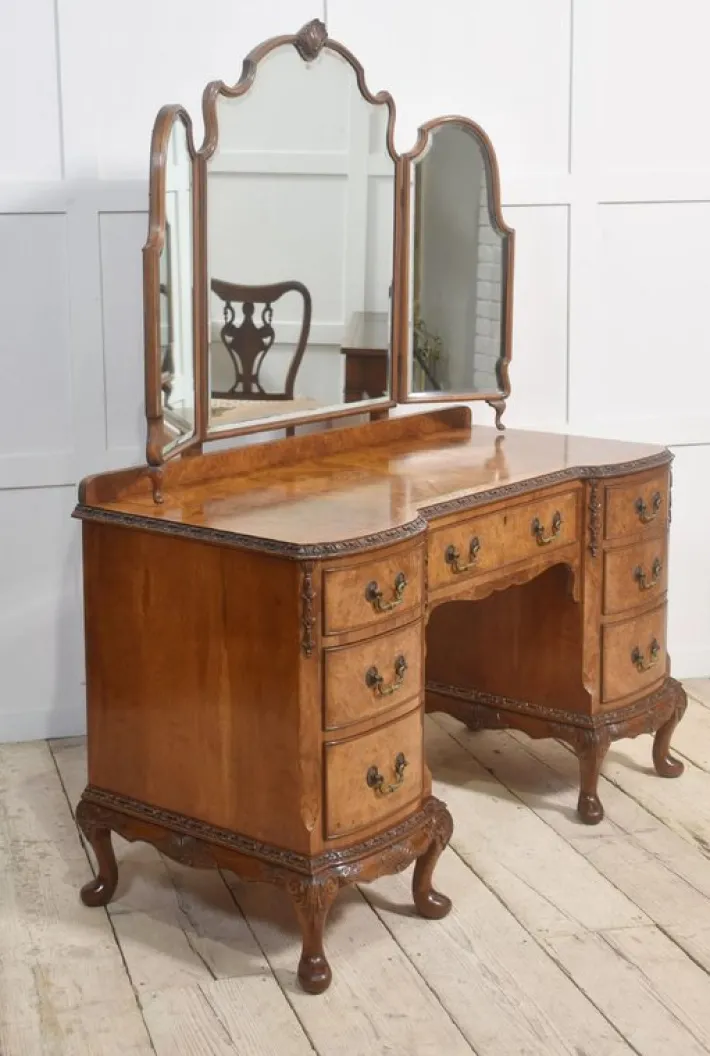 Pamono Walnut Dressing Table, 1890s Outlet