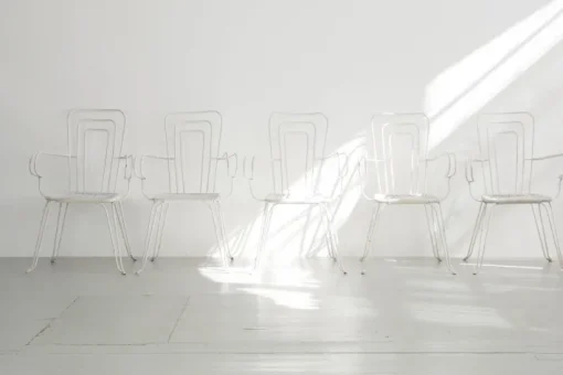 Pamono White Garden Chairs With Woven Plastic Seats, Italy, 1960s, Set of 5 Discount