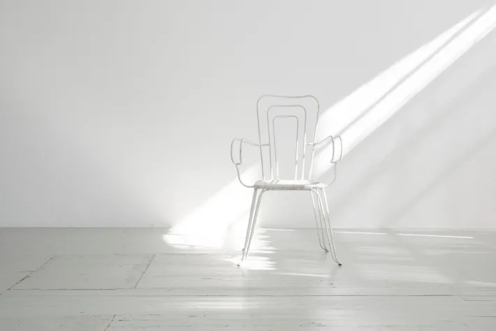 Pamono White Garden Chairs With Woven Plastic Seats, Italy, 1960s, Set of 5 Discount