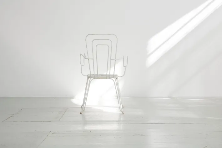 Pamono White Garden Chairs With Woven Plastic Seats, Italy, 1960s, Set of 5 Discount
