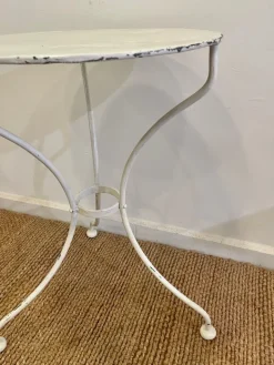 Pamono White Iron Pedestal Table Online