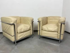 Pamono White Leather LC2 Club Chairs attributed to Le Corbusier for Cassina, 1970s, Set of 2 Sale