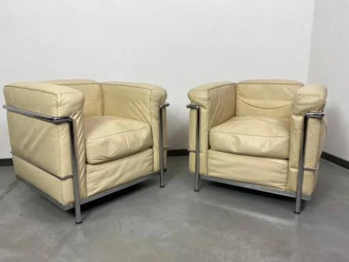 Pamono White Leather LC2 Club Chairs attributed to Le Corbusier for Cassina, 1970s, Set of 2 Sale