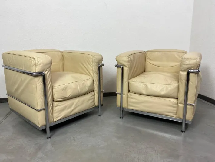 Pamono White Leather LC2 Club Chairs attributed to Le Corbusier for Cassina, 1970s, Set of 2 Sale