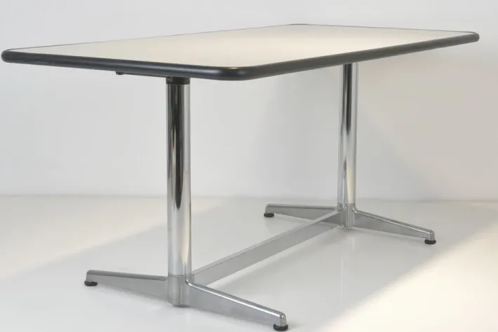 Pamono Worktable in Aluminium by Giancarlo Piretti for Mobilier International, France, 1970s Hot